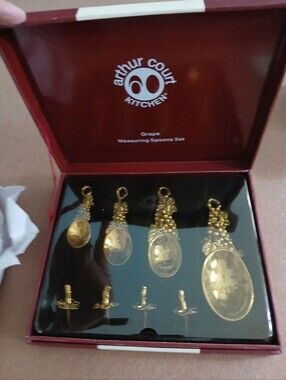 Arthur Court Gold Grape-Themed Measuring Spoon Set